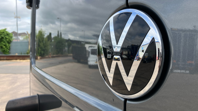 Volkswagen Crafter Cr35 Mwb Diesel Fwd 2.0 TDI 177PS Commerce Plus High Roof Van Auto - Image 23